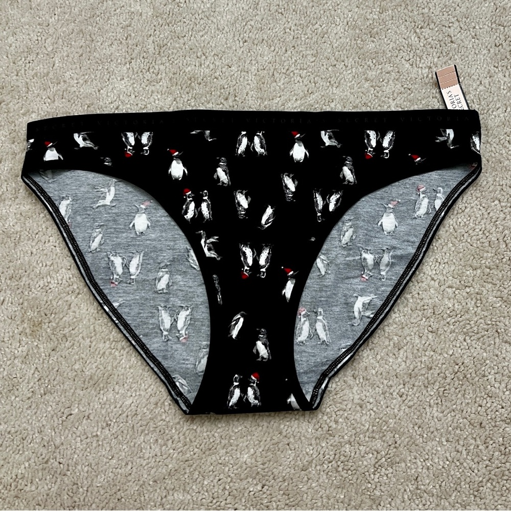 NWT Victoria’s Secret Black Holiday Penguin Cotton Bikini Panties VS Large L